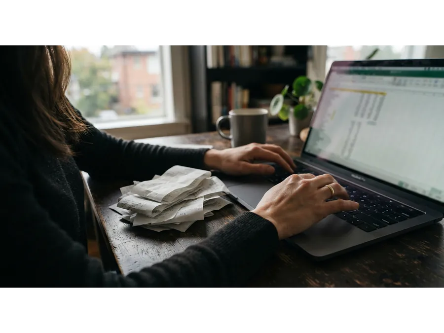 Software Tools to Control Daily Spending
